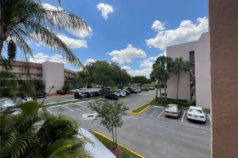 Copropriété à vendre à Sunrise, Floride: 2 chambres, 89.19 m2 № 1206807 - photo 28