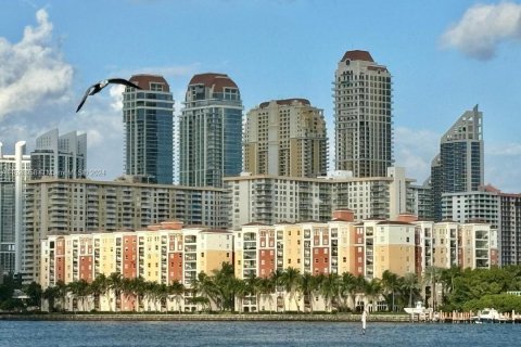 Copropriété à vendre à Sunny Isles Beach, Floride: 2 chambres, 103.68 m2 № 990169 - photo 1