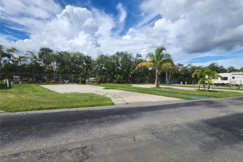 Terreno en venta en Fort Myers, Florida № 1358054 - foto 2