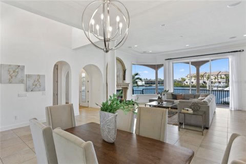 Villa ou maison à louer à Tampa, Floride: 4 chambres, 341.23 m2 № 1358053 - photo 12