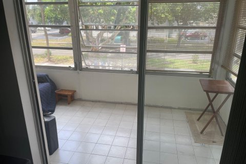 Condominio en venta en Lauderhill, Florida, 1 dormitorio, 86.21 m2 № 1177421 - foto 7