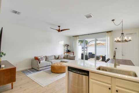 Townhouse in Jupiter, Florida 3 bedrooms, 175.59 sq.m. № 1177434 - photo 23