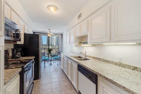 Condo in Riviera Beach, Florida, 2 bedrooms  № 1007444 - photo 23