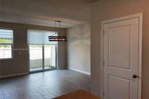 Touwnhouse à vendre à Stuart, Floride: 3 chambres, 167.6 m2 № 1153875 - photo 2
