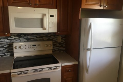 Condo in Miramar, Florida, 2 bedrooms  № 1153925 - photo 2