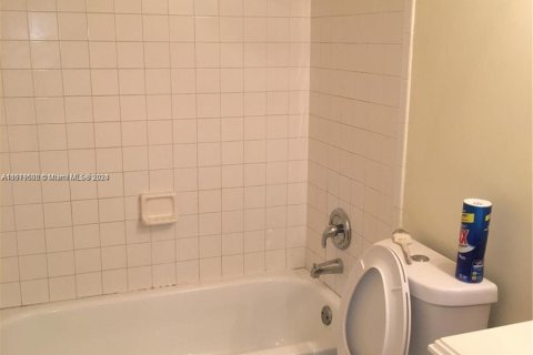 Condo in Miramar, Florida, 2 bedrooms  № 1153925 - photo 5