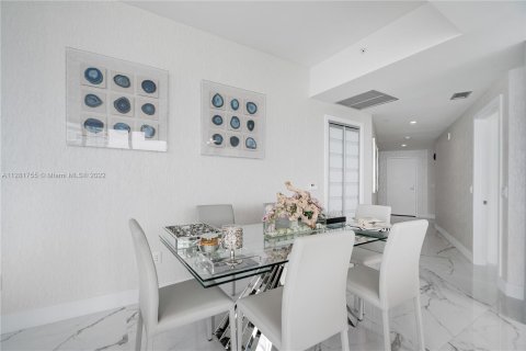 Condo in Miami, Florida, 3 bedrooms  № 124770 - photo 10