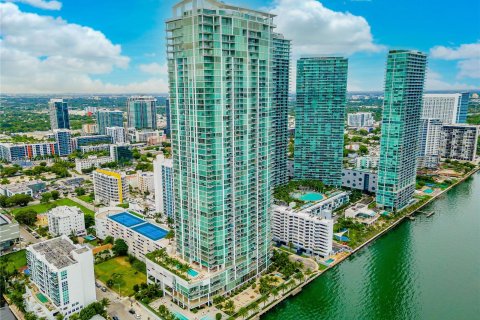 Condominio en venta en Miami, Florida, 3 dormitorios, 157.75 m2 № 124770 - foto 2