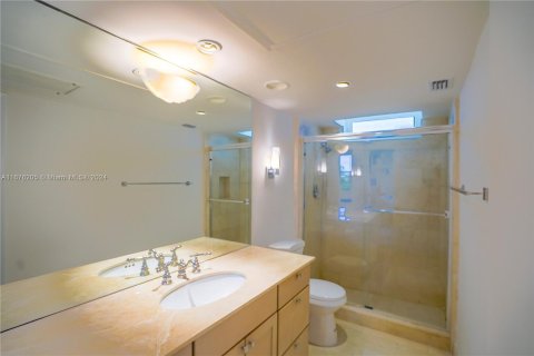 Condo in Miami Beach, Florida, 1 bedroom  № 1404145 - photo 14