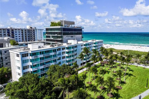 Condo in Miami Beach, Florida, 1 bedroom  № 1404145 - photo 16