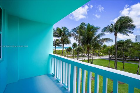 Condo in Miami Beach, Florida, 1 bedroom  № 1404145 - photo 25