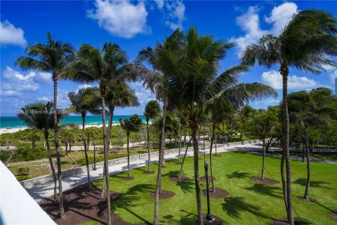 Condo in Miami Beach, Florida, 1 bedroom  № 1404145 - photo 24