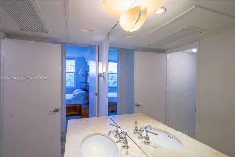 Condo in Miami Beach, Florida, 1 bedroom  № 1404145 - photo 15