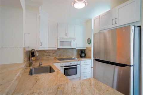 Condo in Miami Beach, Florida, 1 bedroom  № 1404145 - photo 7