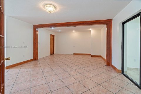 Villa ou maison à vendre à Miami, Floride: 4 chambres, 269.51 m2 № 1404184 - photo 12