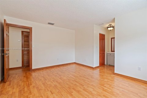 Casa en venta en Miami, Florida, 4 dormitorios, 269.51 m2 № 1404184 - foto 27