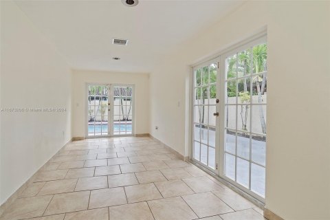 Villa ou maison à vendre à Miami, Floride: 4 chambres, 269.51 m2 № 1404184 - photo 7