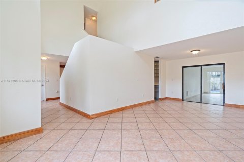 Villa ou maison à vendre à Miami, Floride: 4 chambres, 269.51 m2 № 1404184 - photo 4