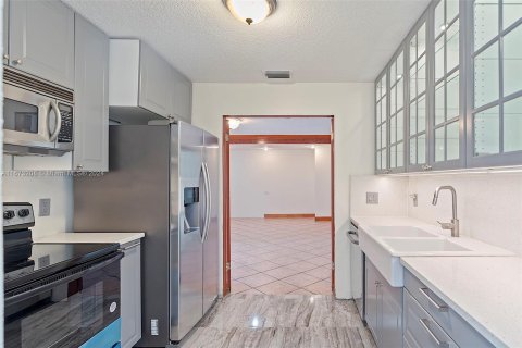 Casa en venta en Miami, Florida, 4 dormitorios, 269.51 m2 № 1404184 - foto 15