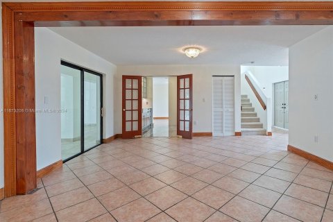 House in Miami, Florida 4 bedrooms, 269.51 sq.m. № 1404184 - photo 13