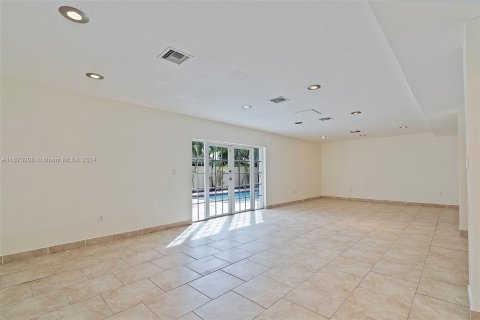 House in Miami, Florida 4 bedrooms, 269.51 sq.m. № 1404184 - photo 19