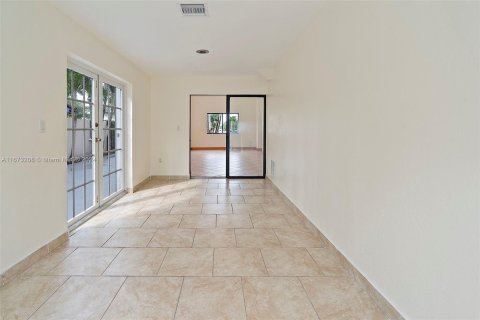 Villa ou maison à vendre à Miami, Floride: 4 chambres, 269.51 m2 № 1404184 - photo 9