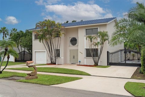 Villa ou maison à vendre à Miami, Floride: 4 chambres, 269.51 m2 № 1404184 - photo 2