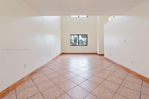 Villa ou maison à vendre à Miami, Floride: 4 chambres, 269.51 m2 № 1404184 - photo 5