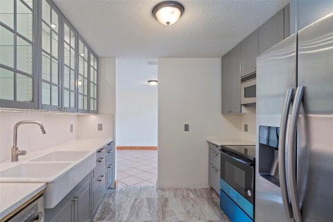 Casa en venta en Miami, Florida, 4 dormitorios, 269.51 m2 № 1404184 - foto 16