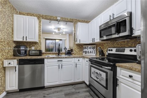 Touwnhouse à vendre à Hialeah, Floride: 2 chambres, 86.58 m2 № 1404182 - photo 7