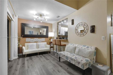 Touwnhouse à vendre à Hialeah, Floride: 2 chambres, 86.58 m2 № 1404182 - photo 4