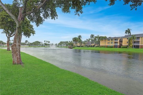 Townhouse in Hialeah, Florida 2 bedrooms, 86.58 sq.m. № 1404182 - photo 18