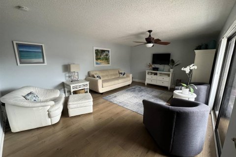 Condo in Stuart, Florida, 2 bedrooms  № 888258 - photo 18