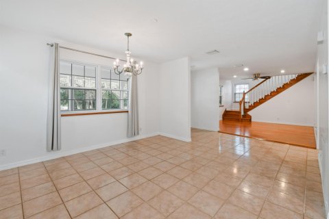 House in Palm City, Florida 6 bedrooms, 685.25 sq.m. № 976364 - photo 6