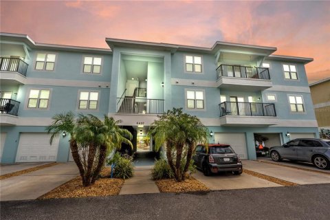 Condominio en venta en New Port Richey, Florida, 3 dormitorios, 114.08 m2 № 1204063 - foto 1