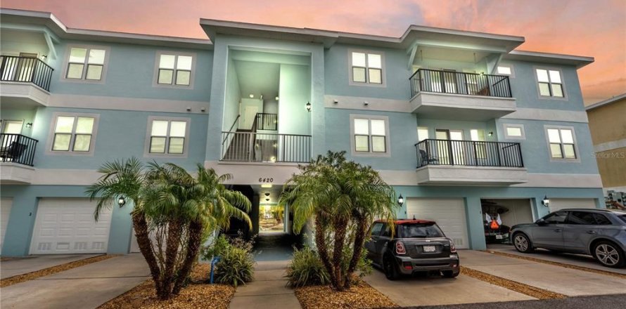 Condominio en New Port Richey, Florida, 3 dormitorios  № 1204063