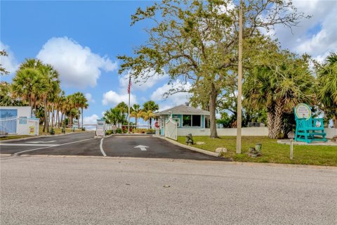 Condo in New Port Richey, Florida, 3 bedrooms  № 1204063 - photo 26