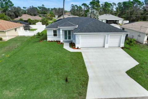 House in North Port, Florida 3 bedrooms, 161.46 sq.m. № 1012296 - photo 5