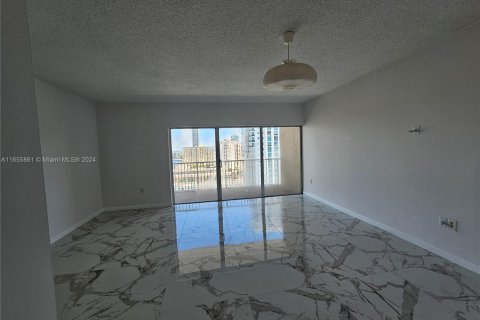 Condominio en alquiler en Hallandale Beach, Florida № 1357171 - foto 10