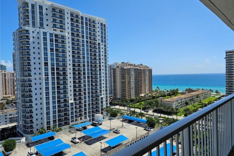 Condominio en alquiler en Hallandale Beach, Florida № 1357171 - foto 5