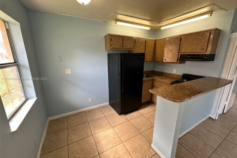 Copropriété à louer à Oakland Park, Floride: 1 chambre, 37.81 m2 № 1357145 - photo 2