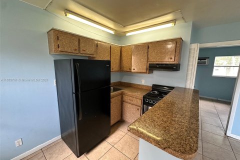 Copropriété à louer à Oakland Park, Floride: 1 chambre, 37.81 m2 № 1357145 - photo 1