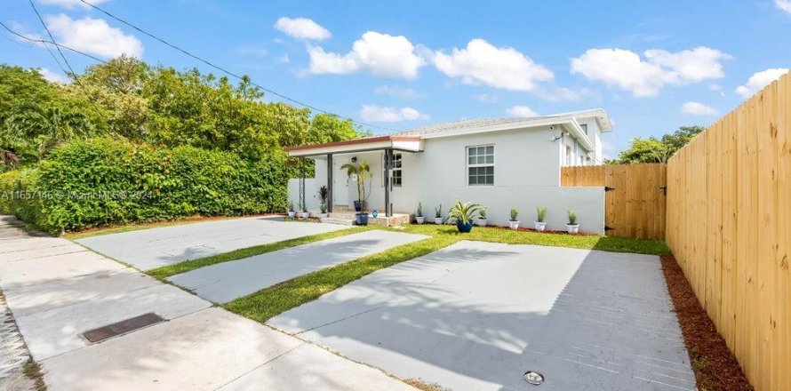 Villa ou maison à Miami, Floride 2 chambres, 229.75 m2 № 1357147