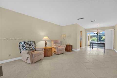 Villa ou maison à vendre à Margate, Floride: 2 chambres, 106.84 m2 № 1181667 - photo 6