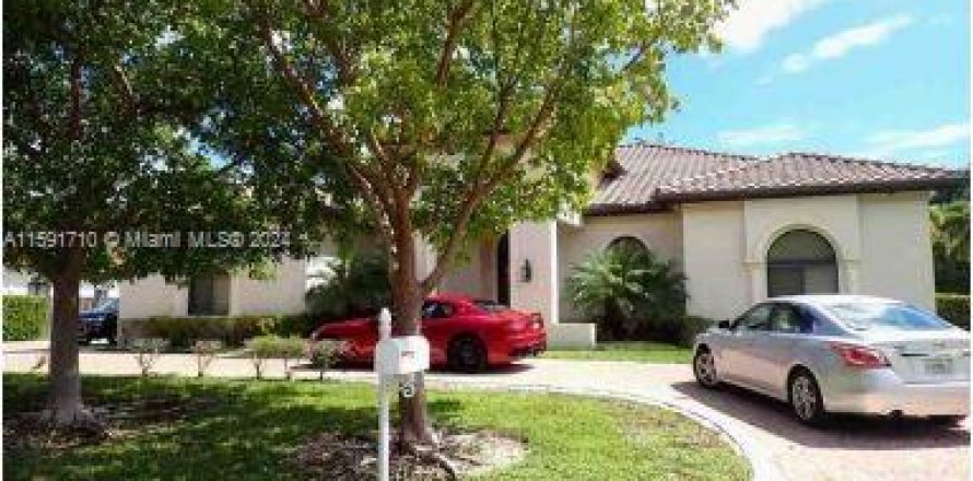 House in Miami, Florida 5 bedrooms, 288.83 sq.m. № 1181624