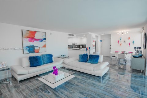 Copropriété à vendre à Hallandale Beach, Floride: 2 chambres, 121.89 m2 № 1292815 - photo 19