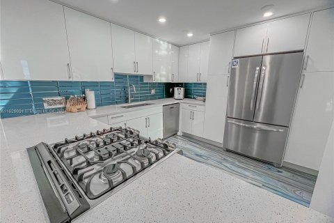 Copropriété à vendre à Hallandale Beach, Floride: 2 chambres, 121.89 m2 № 1292815 - photo 5