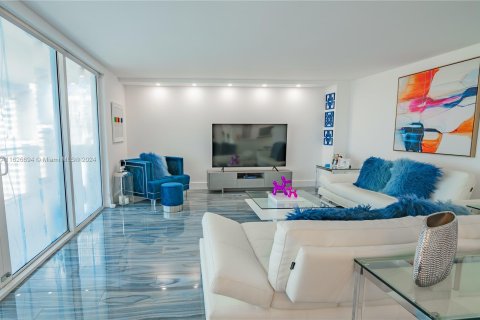 Copropriété à vendre à Hallandale Beach, Floride: 2 chambres, 121.89 m2 № 1292815 - photo 14