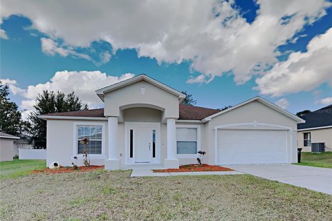 Villa ou maison à louer à Kissimmee, Floride: 4 chambres, 171.96 m2 № 1369659 - photo 1