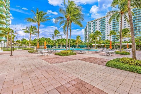 Condominio en venta en Sunny Isles Beach, Florida, 1 dormitorio, 93.37 m2 № 1355389 - foto 22